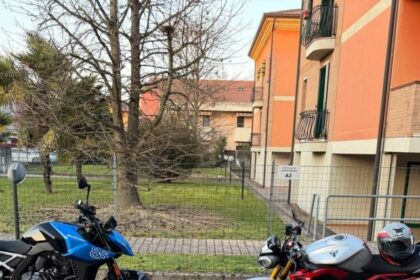 photo_5899851843167260011_y