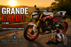 Copertina con moto Triumph Street Triple 765 RX al tramonto e testo su guida al caldo, idratazione e manutenzione